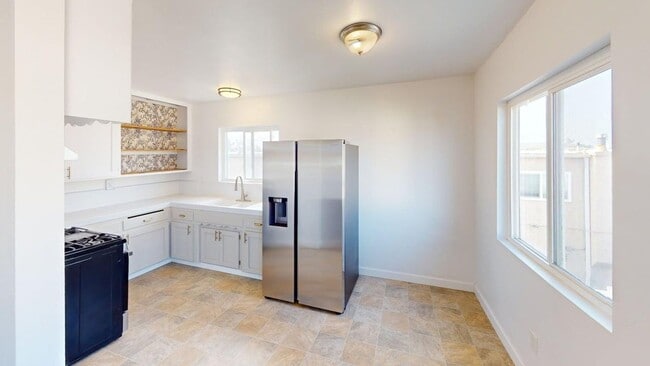 Building Photo - Large 2BD/1BA Upstairs Unit 1488 15th Street