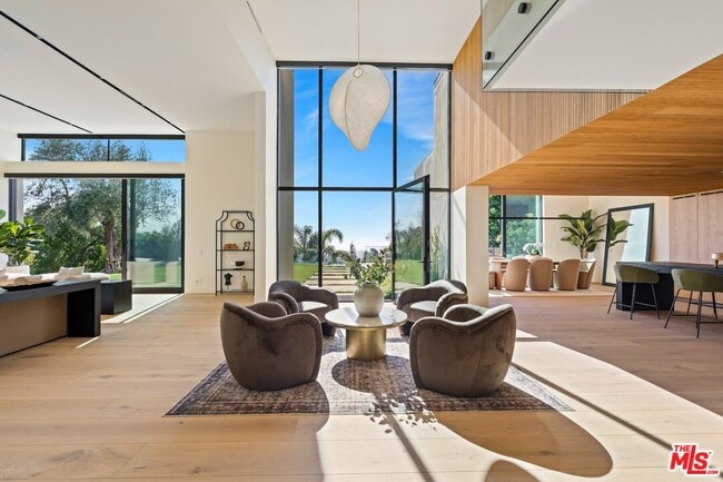 Photo - 2501 Banyan Dr