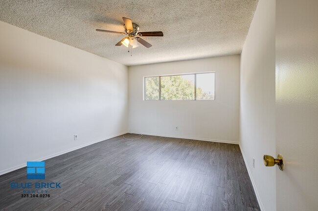 Photo - 17834 Burbank Blvd Unit 220