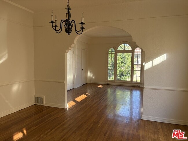 Building Photo - 351 N Gardner St Unit 1/2