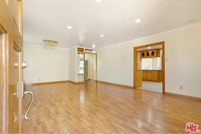 Photo - 430 E 184th St