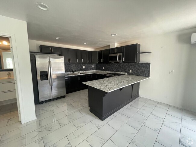 Building Photo - 2 bedroom 2 full bathrooms - Centrally loc... Rental