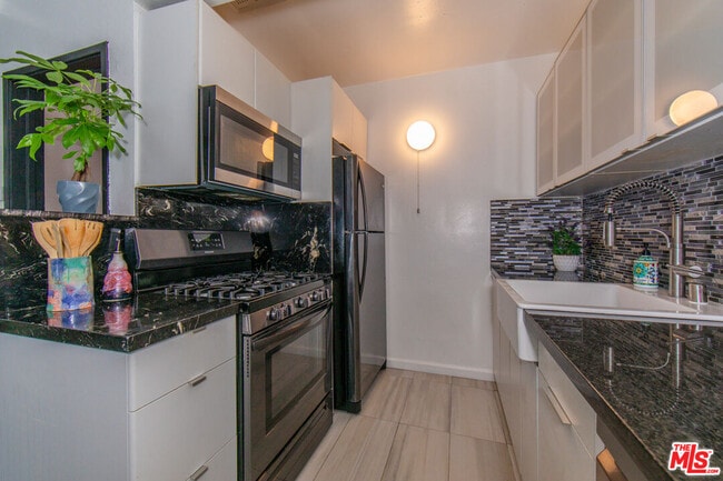 Photo - 415 Rose Ave Unit B