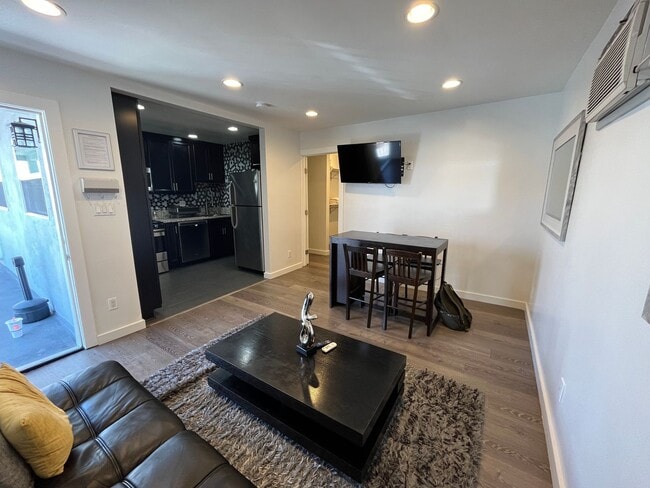 Photo - 14248 Oxnard St Unit 2