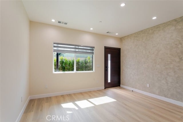 Photo - 11120 Emelita St