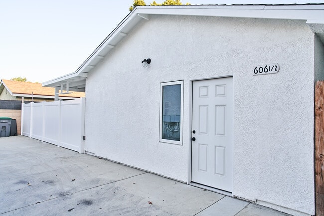 Photo - 606 E Realty St Apartment Unit 606 1-2