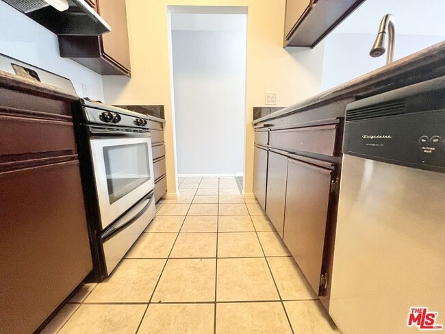 Building Photo - 100 Clark Dr Unit 108