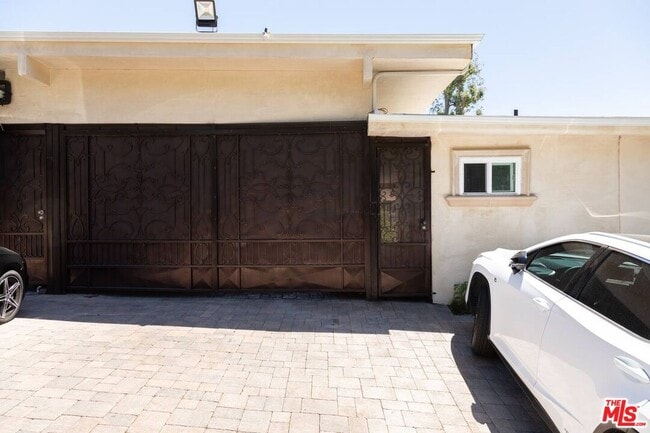 Photo - 15555 High Knoll Rd Townhome