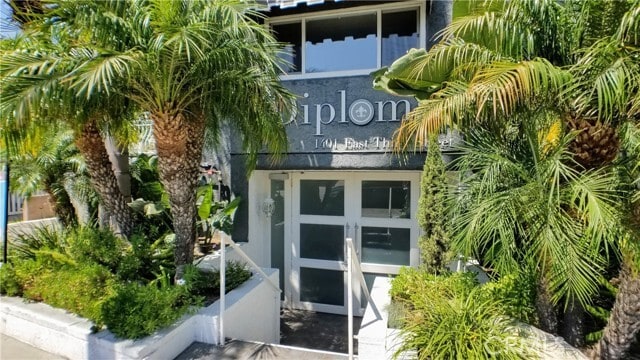 Photo - 1401 E 3rd St