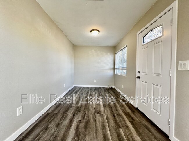 Building Photo - 118 Cedar Ave