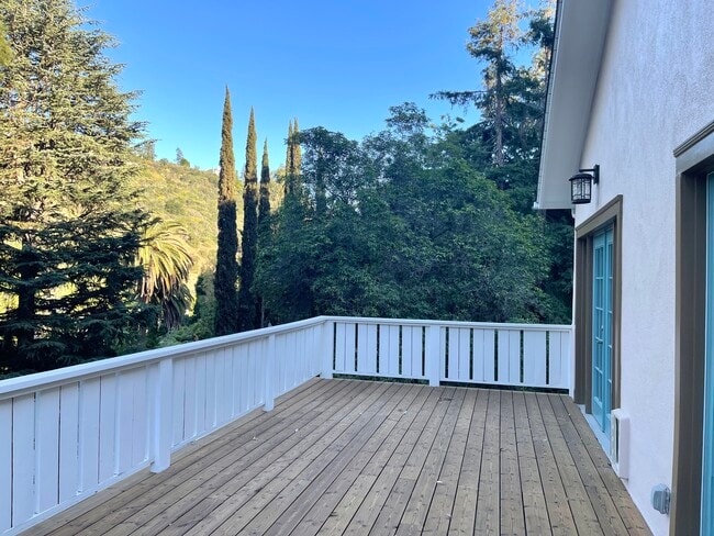 Photo - 1552 Crater Ln