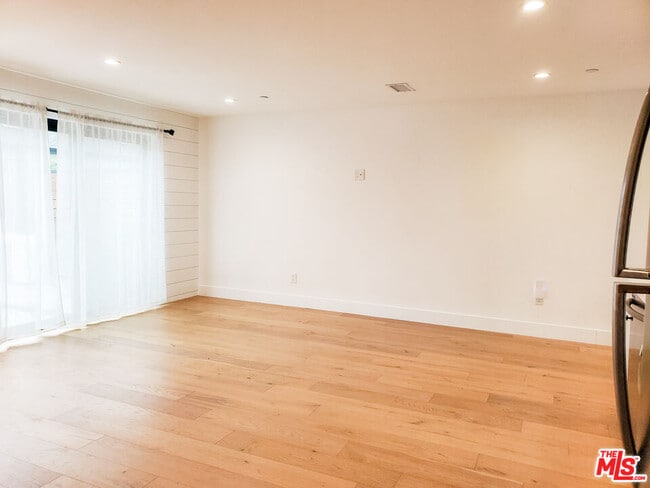 Photo - 11221 Hannum Ave