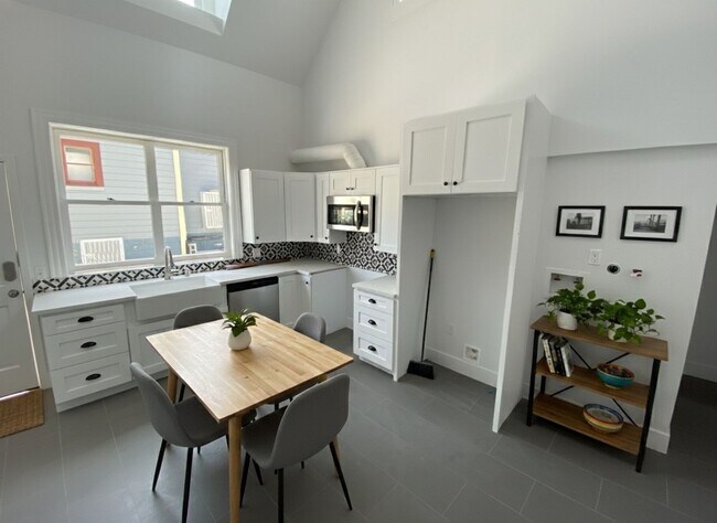 Photo - 1301-1303 West 22nd Street Unit 1301