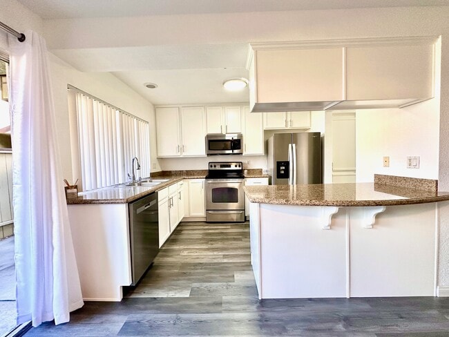 Building Photo - 615 Fredricks Ave