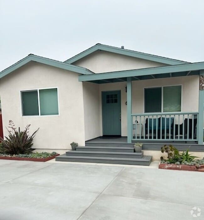 Building Photo - Coastal Luxury Living – Fully Furnished Ho... Rental