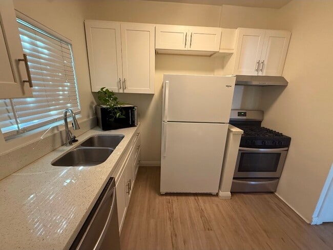 Building Photo - 1055 Mira Mar Ave.