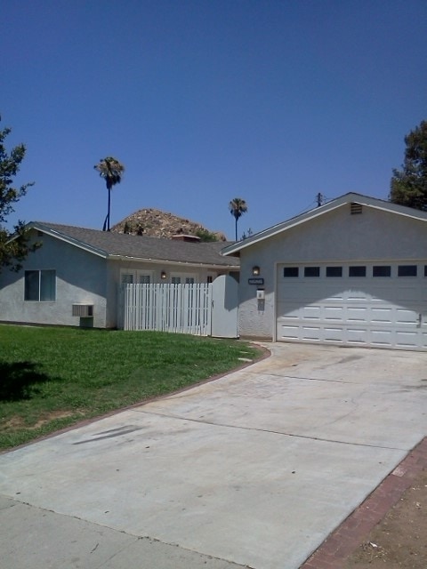 Photo - 2979 Berkeley Rd