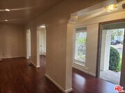 Photo - 328 S Oakhurst Dr House