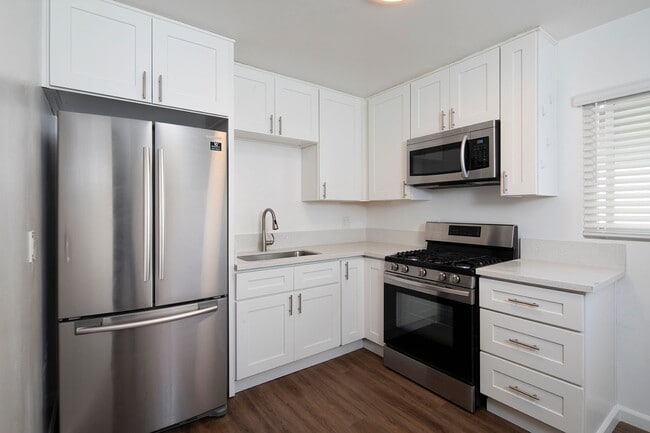 Building Photo - *MOVE-IN SPECIAL!* North Park 2 BR with Parking and WASHER/DRYER! Unit 4345