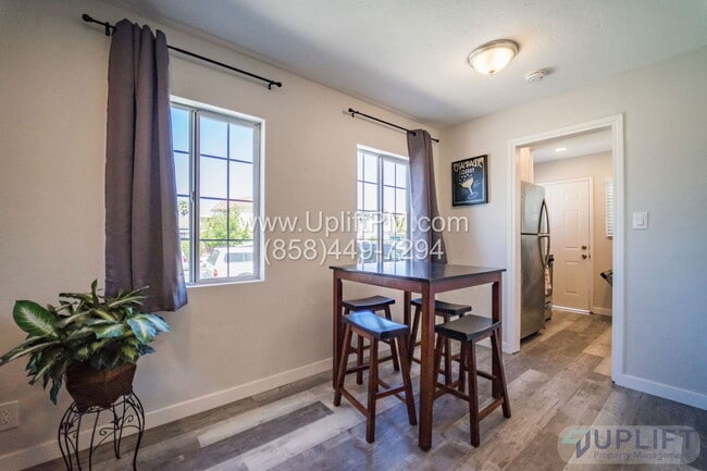 Photo - 4233 Swift Ave