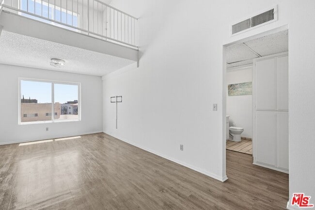 Photo - 3600 Bagley Ave Unit 302