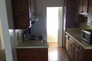 Kitchen - 901 N Cedar St Unit 10