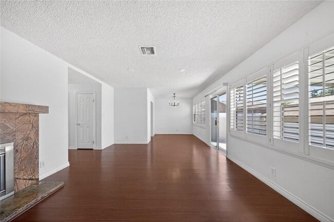 Building Photo - 2025 Jolley Dr