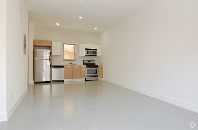 Building Photo - 2216 Main St Rental