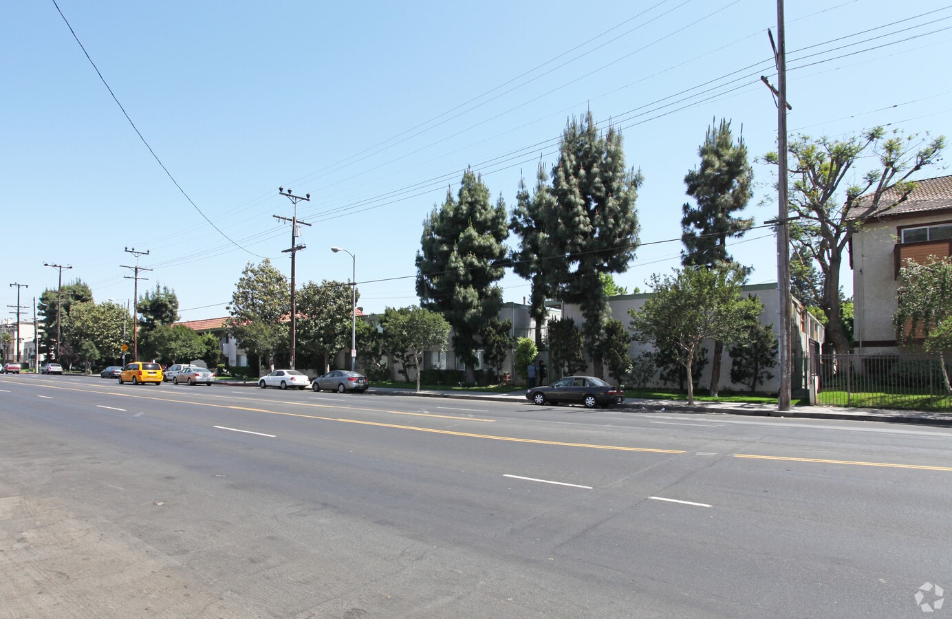 Photo - Burbank Oaks Apartments