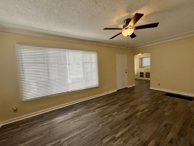 Photo - LARGE DOWNSTAIRS ONE BEDROOM ONE BATH! Unit 2522