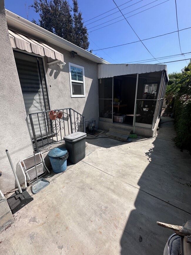 Photo - 1810 W Alameda Ave