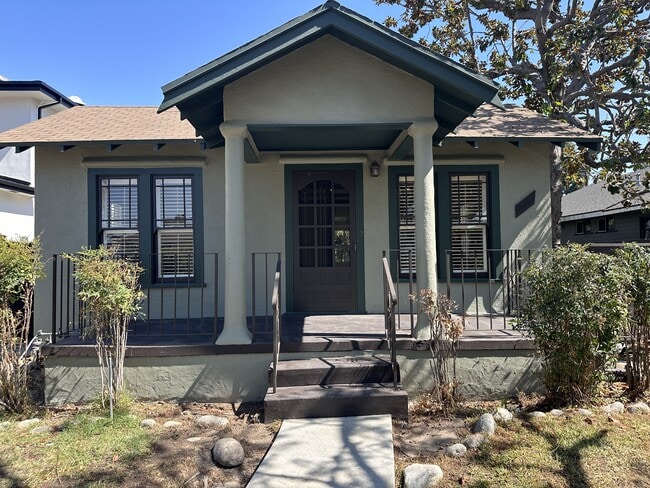 Building Photo - 930 N Fairview St