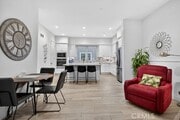 Photo - 985 Doheny Way