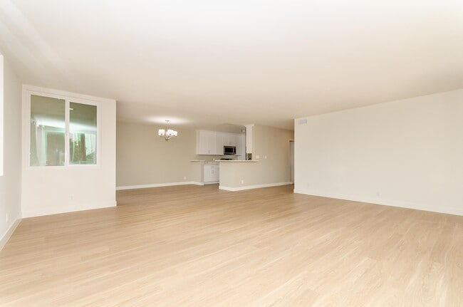 Building Photo - 8040 W 83rd St Rental
