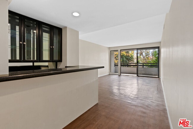 Photo - 1830 Westholme Ave Unit 101