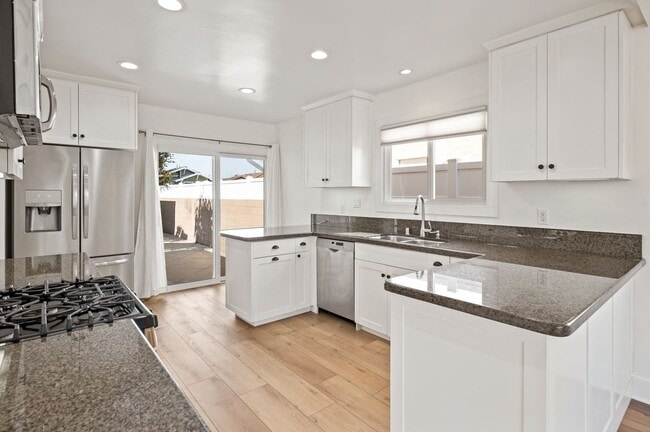 Photo - 413 N Paulina Ave