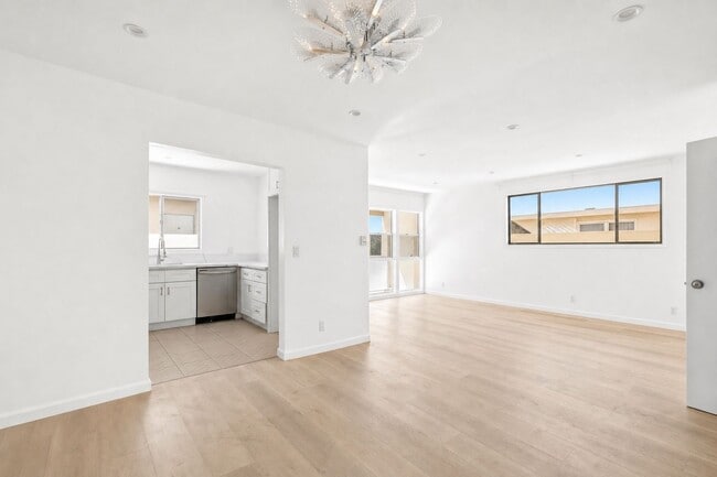 Building Photo - 337 Rexford Dr Unit 3