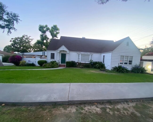Building Photo - 5571 Palm Ave