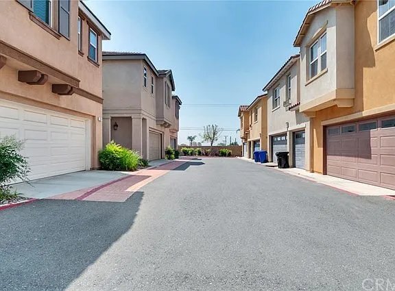 Photo - 277 Bloomington Ave