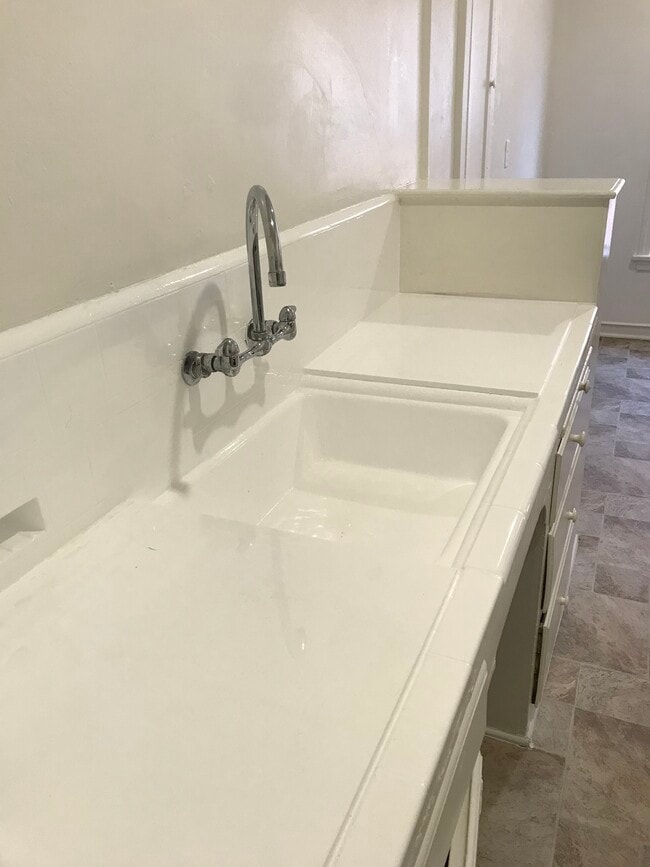 Roomy kitchen - 4156 Rosewood Ave Unit 2