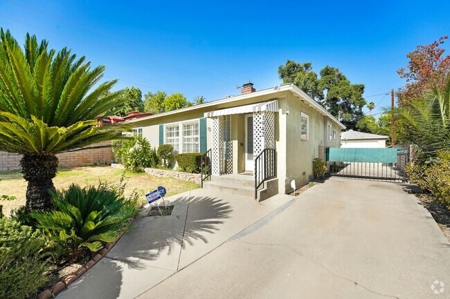 Building Photo - Altadena Home For Lease