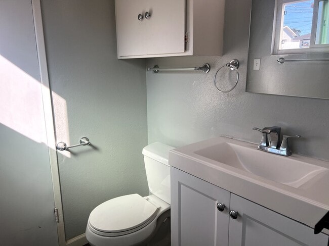 Photo - 2000 Carnegie Ln