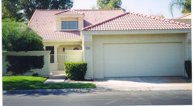 Building Photo - 42593 Liolios Dr Unit 2 Master Bed in Gated Country Club
