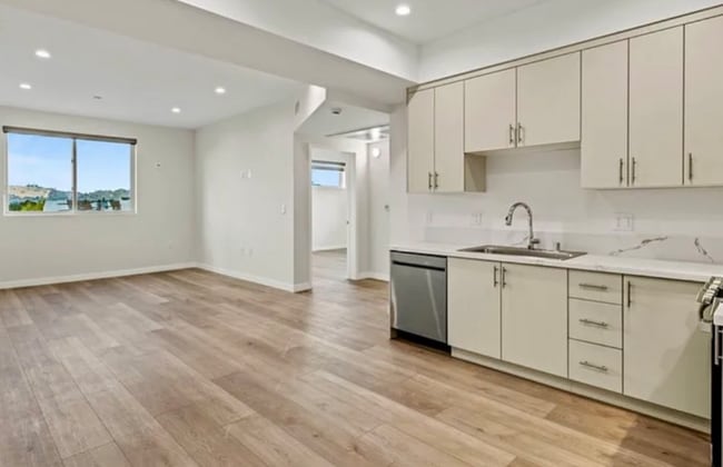 Photo - 423 Oak St Unit #301