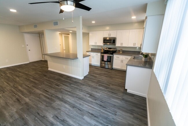 Photo - 816 S. Bundy Dr