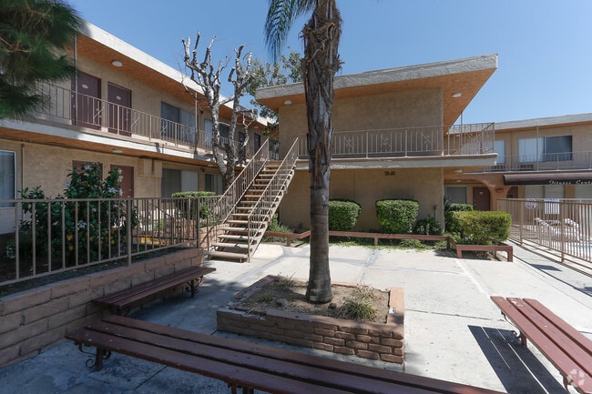 Studio Pointe Apartments - Studio Pointe Apartments