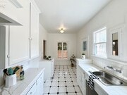 Photo - 221 S Gramercy Pl Apartments