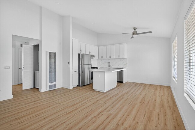 Photo - 1066 Coronado Ave Unit 302