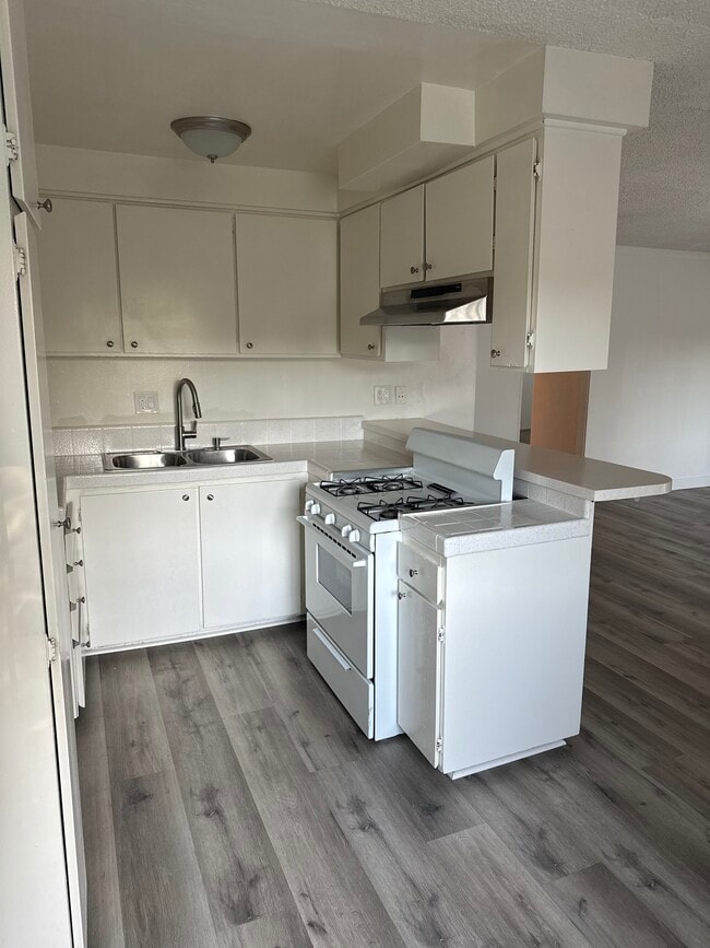 Building Photo - 8202 Ashgrove Dr