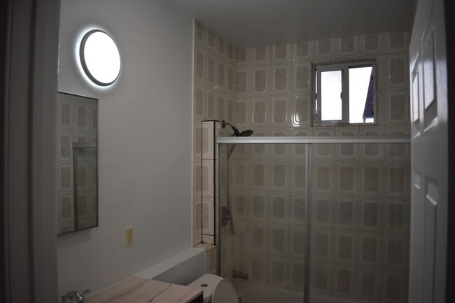 Photo - 1220 W 45th St